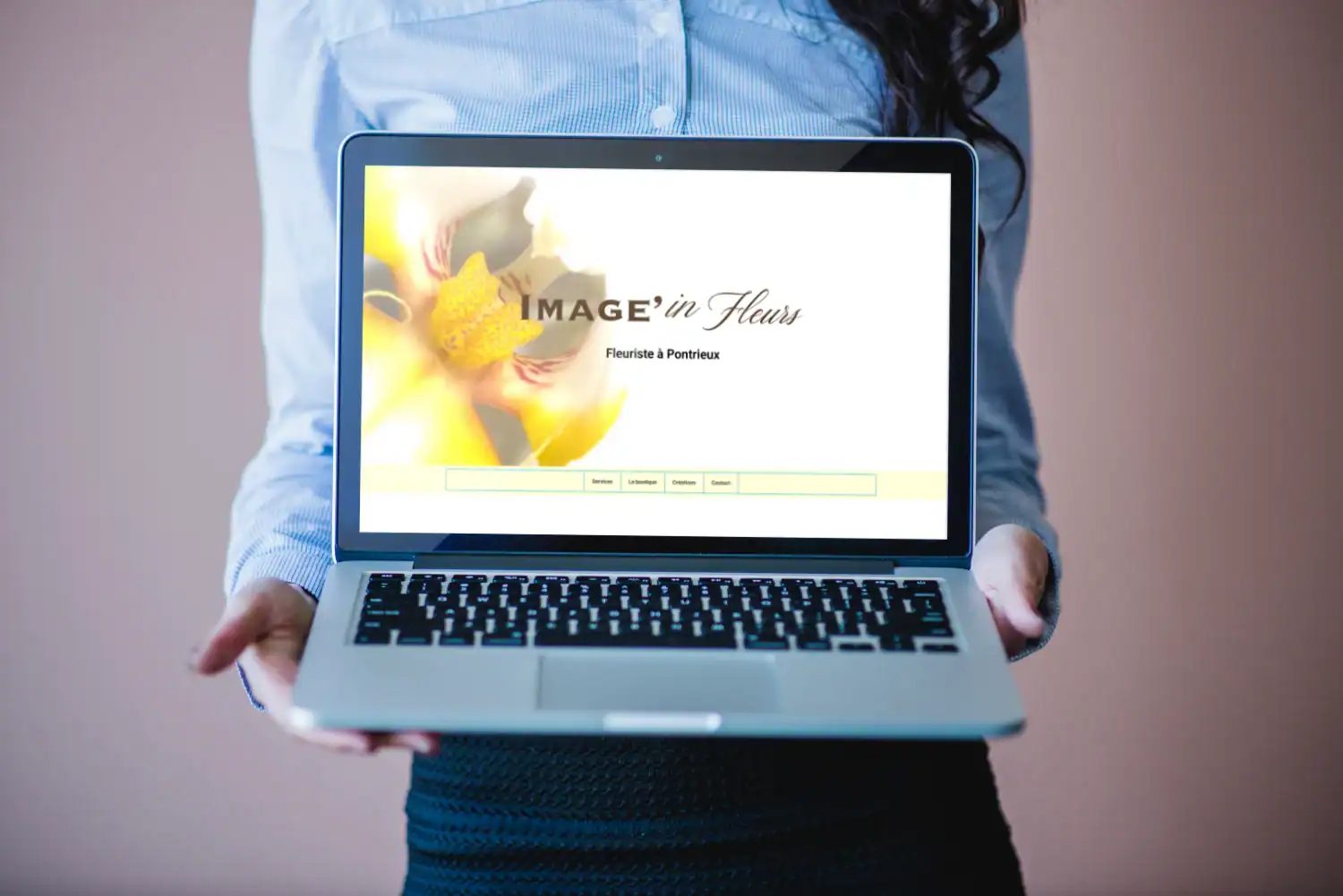 Mockup site web 2 - image in fleurs